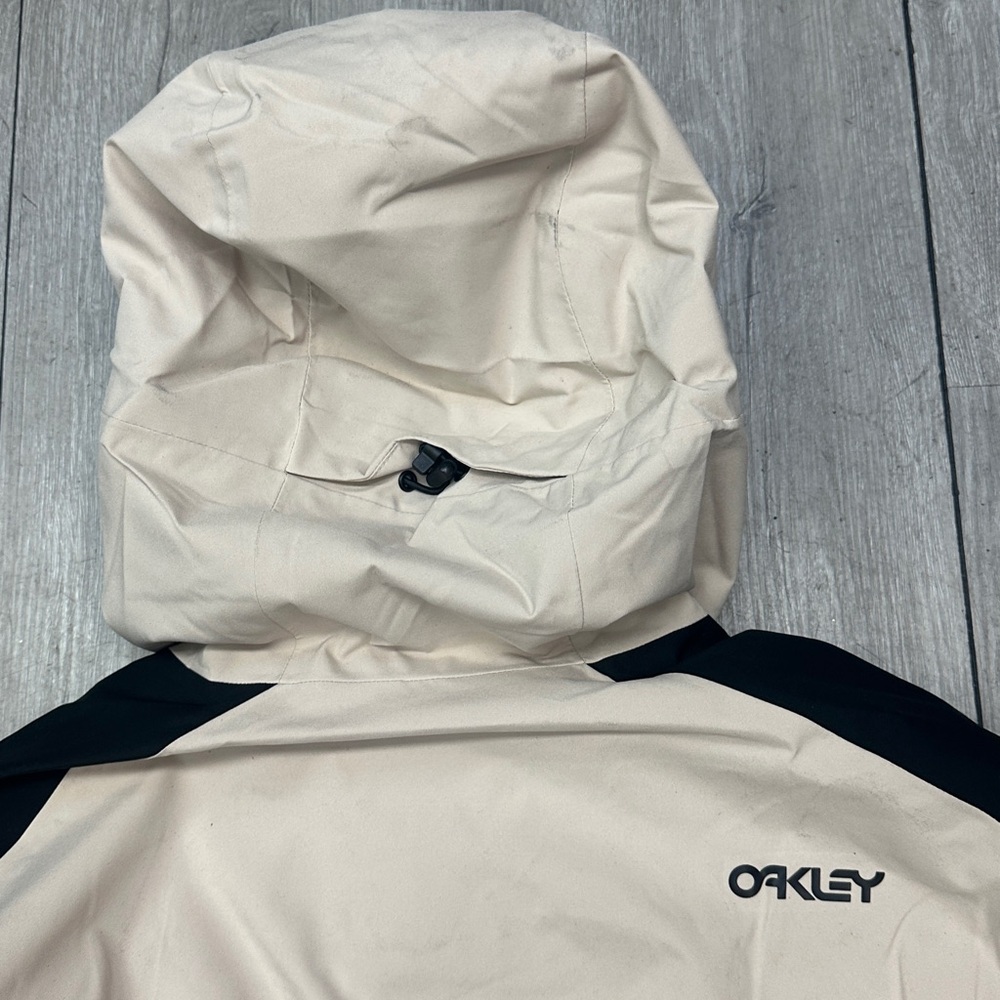 Oakley Men's Black and Cream Ski Jacket - Picture 14 of 14